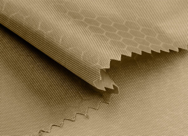 Impermeable Tafeta Grabado arena 2